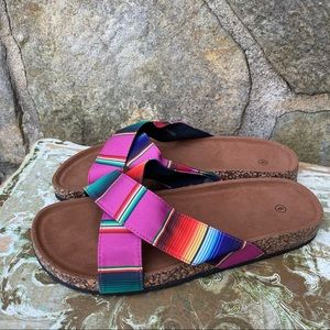 NWOT Women’s Sz 9 Serape Print Sandals